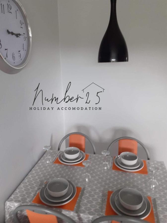 Number 25 Self Catering Apartments Ederney Ardess 外观 照片