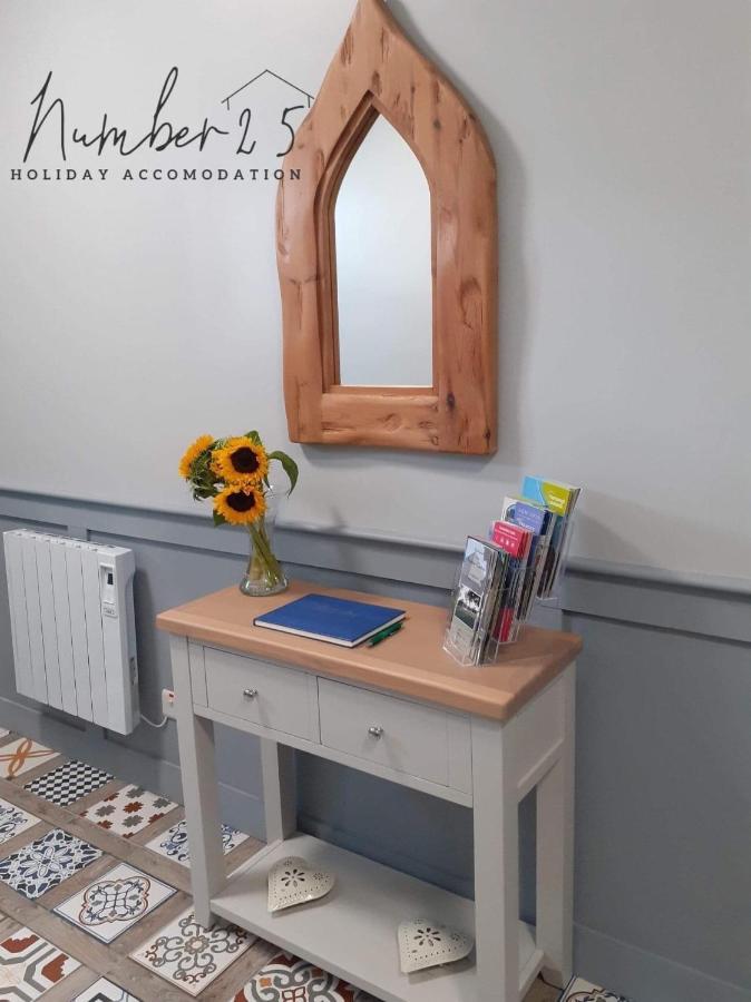 Number 25 Self Catering Apartments Ederney Ardess 外观 照片