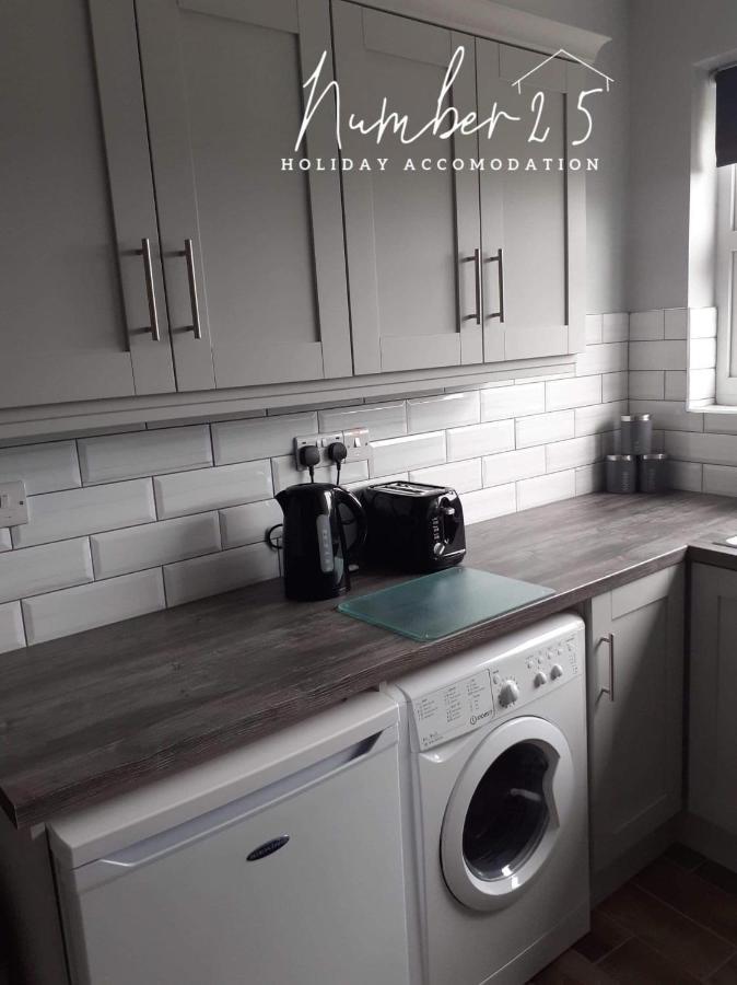 Number 25 Self Catering Apartments Ederney Ardess 外观 照片